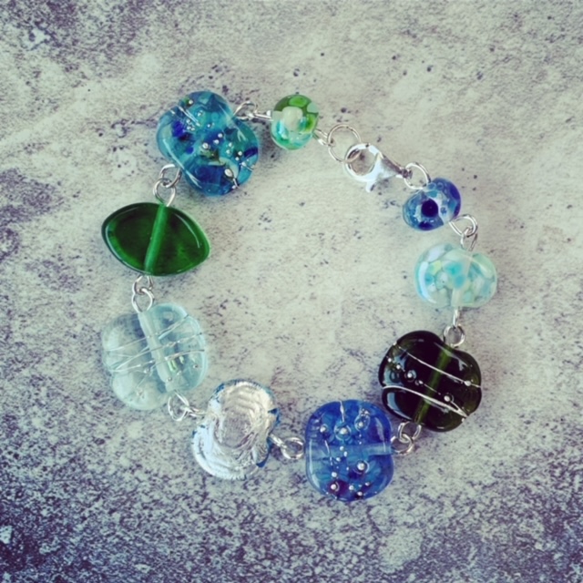 recycled glass bead bracelet